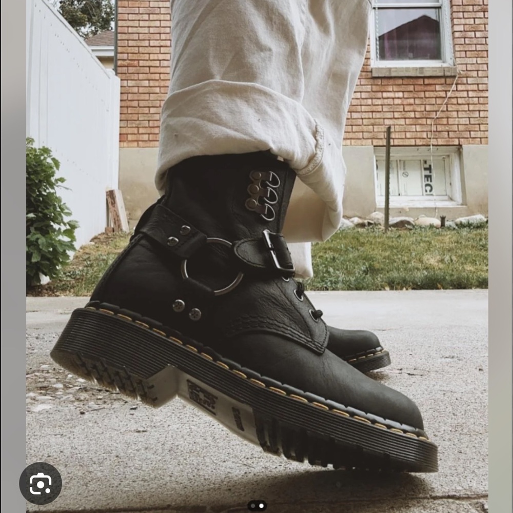 Dr Marten 1460 Hardware boot NWOT